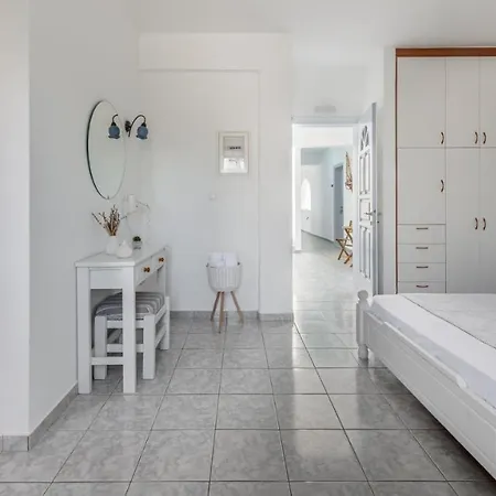 Ippocampos מלון דירות אדאמאס