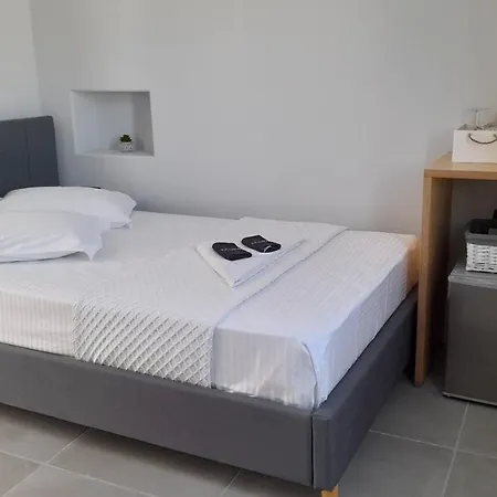 Ippocampos מלון דירות אדאמאס