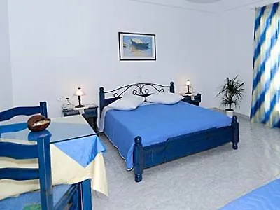 Ippocampos מלון דירות 3*