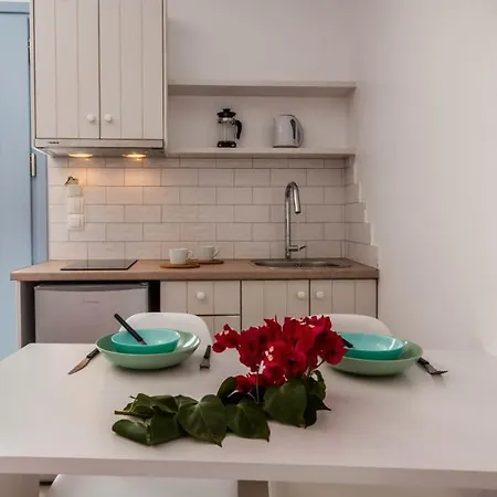 Ippocampos מלון דירות אדאמאס